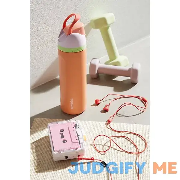 Owala UO Exclusive FreeSip 24 oz Water Bottle in Pink at Urban Outfitters Owala UO Exclusive FreeSip 24 oz Water Bottle in Pink at Urban Outfitters