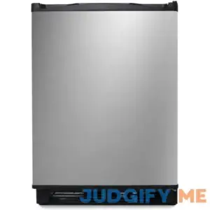 Maxximum 5.2-cu ft Built-In/freestanding Mini Fridge MAXBC52SD