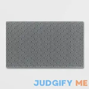 Room Essentials 4'x6' Diamond Indoor/Outdoor Rug